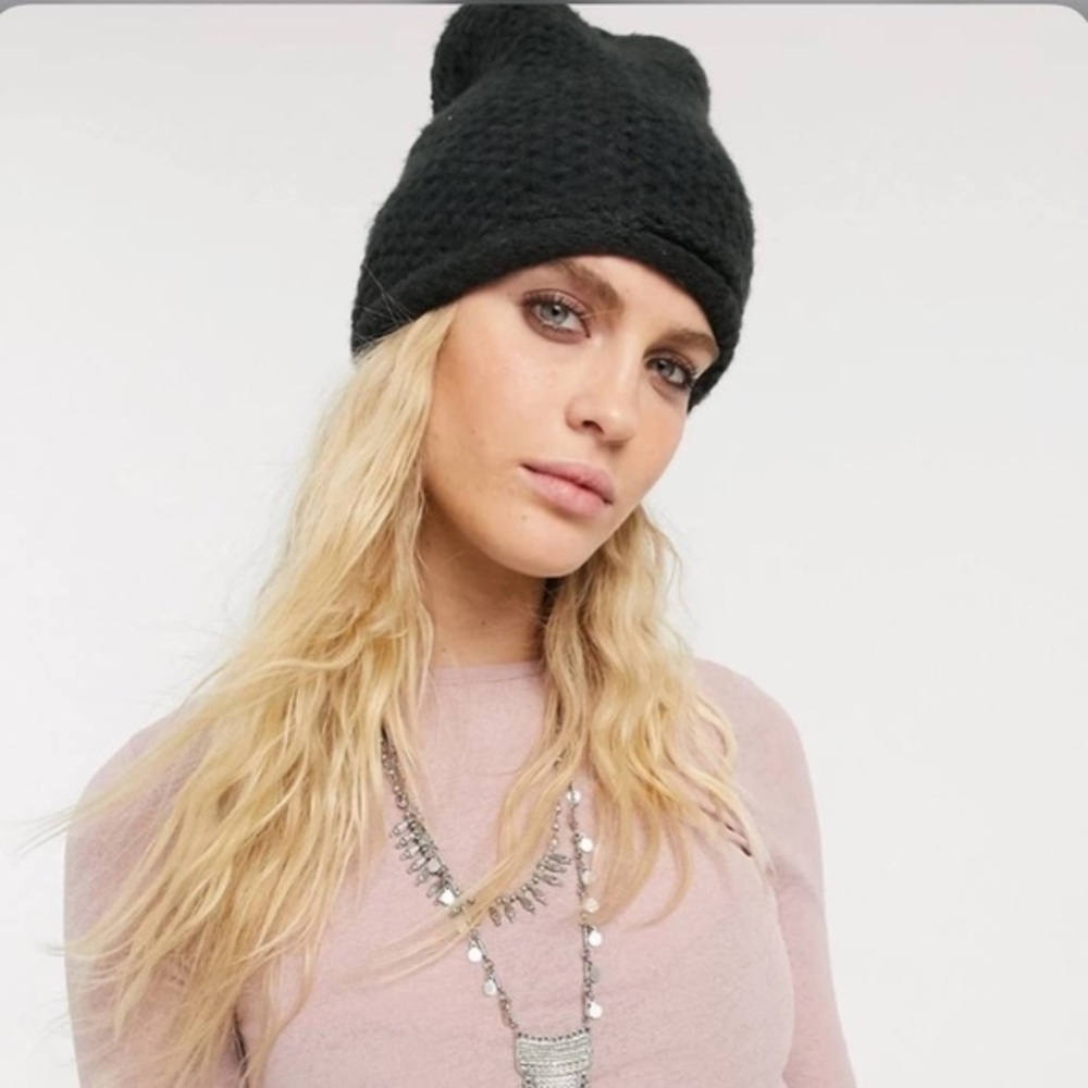 New🌟Free People Dreamland Knit Beanie Stretch Fit.